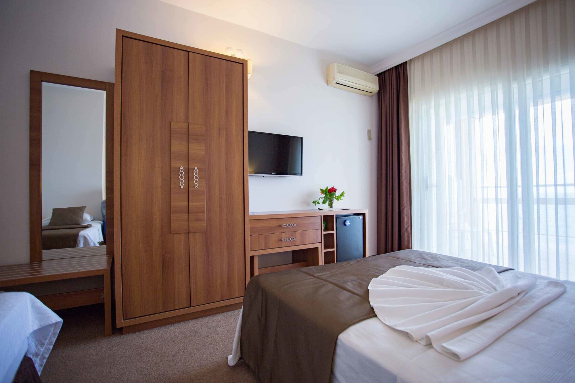 Melis Hotel Kusadasi Exterior photo